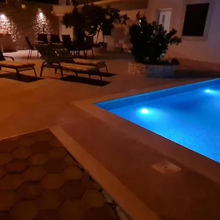 Luxury Ani Brac S Bazenom I Jacuzzijem Sutivan