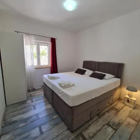 Luxury Ani Brac S Bazenom I Jacuzzijem Apartment