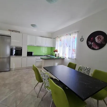 Apartment Luxury Ani Brac S Bazenom I Jacuzzijem Sutivan