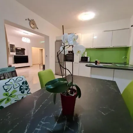 Luxury Ani Brac S Bazenom I Jacuzzijem Sutivan