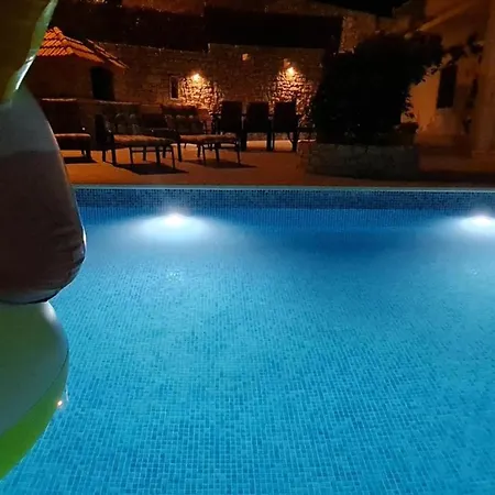 Luxury Ani Brac S Bazenom I Jacuzzijem Apartment *