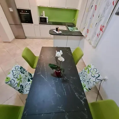 Apartment Luxury Ani Brac S Bazenom I Jacuzzijem *