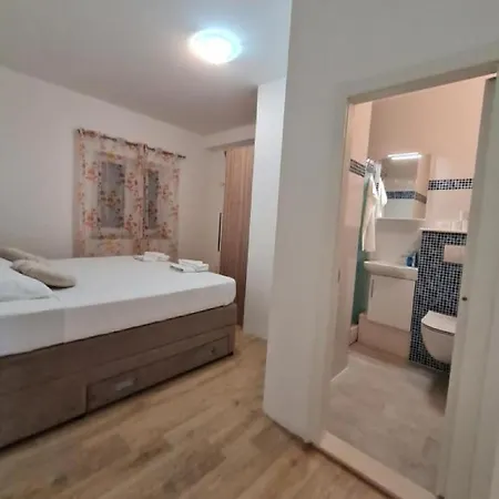 Luxury Ani Brac S Bazenom I Jacuzzijem *