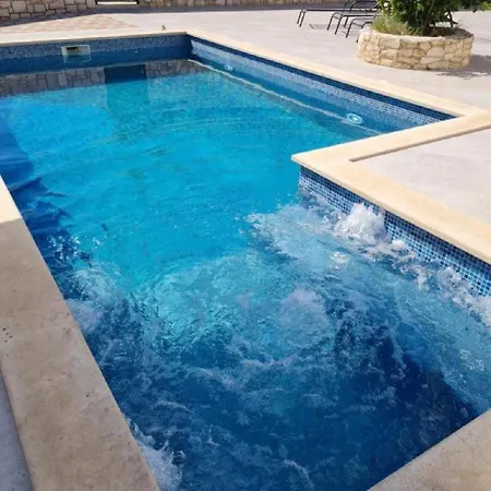 Apartment Luxury Ani Brac S Bazenom I Jacuzzijem *