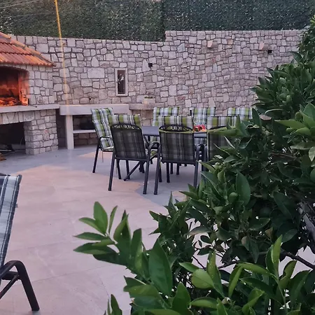 Apartment Luxury Ani Brac S Bazenom I Jacuzzijem Sutivan