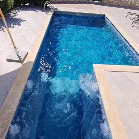Luxury Ani Brac S Bazenom I Jacuzzijem *