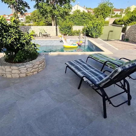 Luxury Ani Brac S Bazenom I Jacuzzijem *